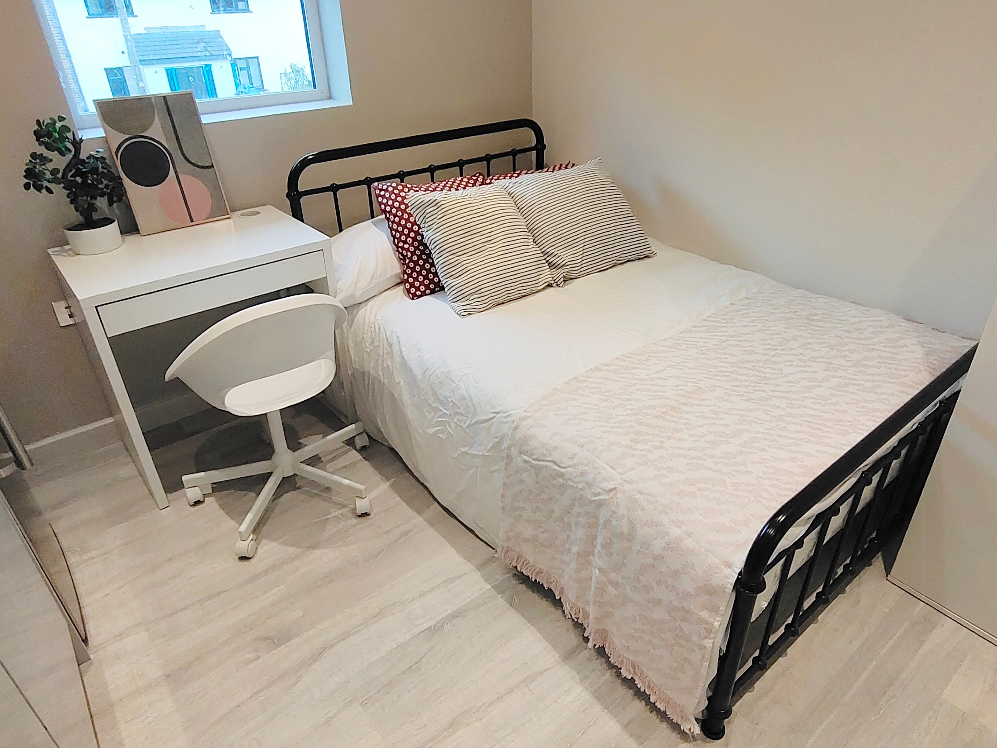 Room Addison Gardens in Greater London