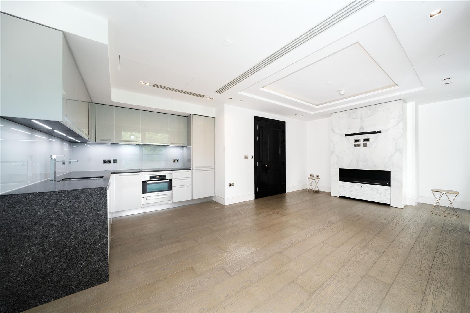 Flat Kensington High Street in Greater London