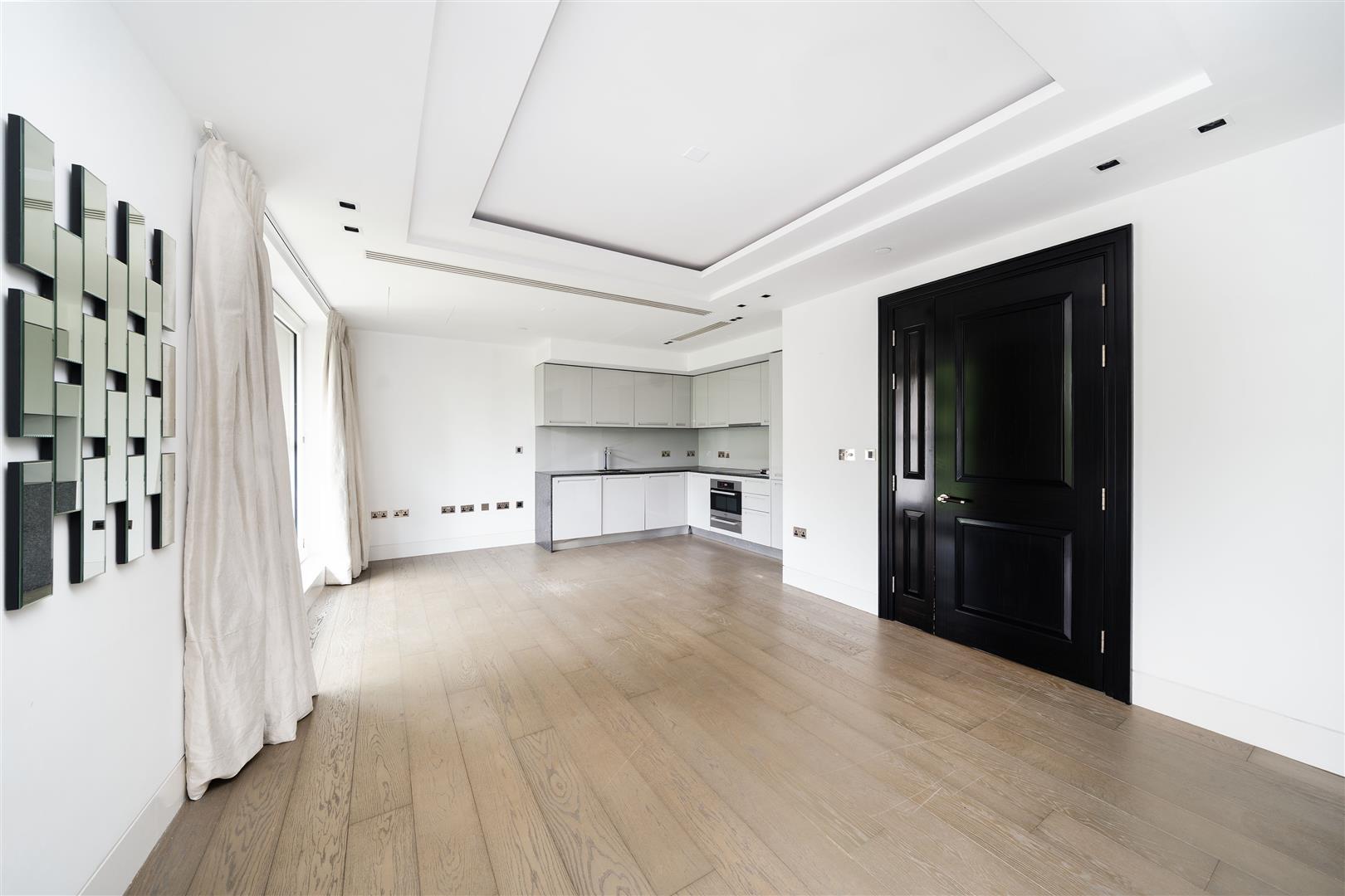 Flat Kensington High Street in Greater London