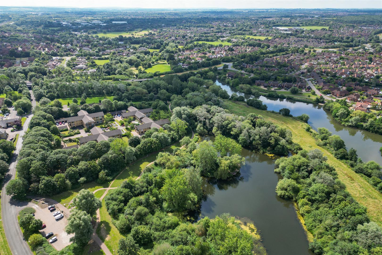 Flat Woodward Place in Loughton