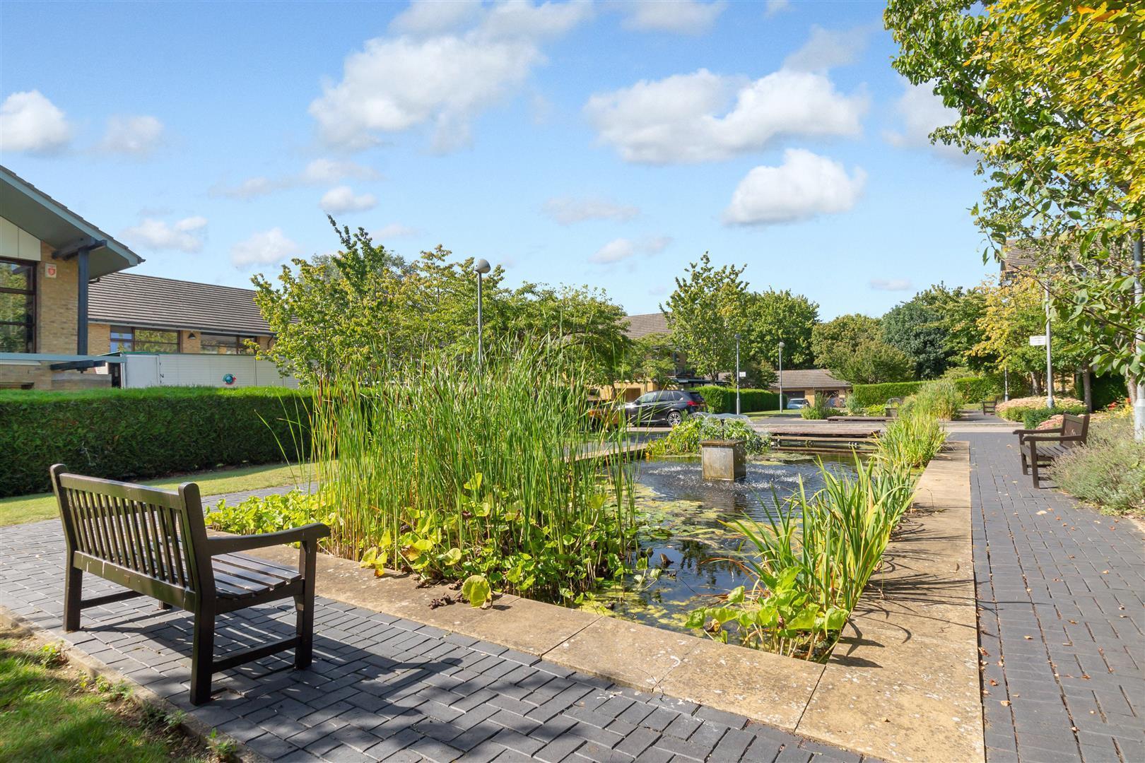 Flat Woodward Place in Loughton