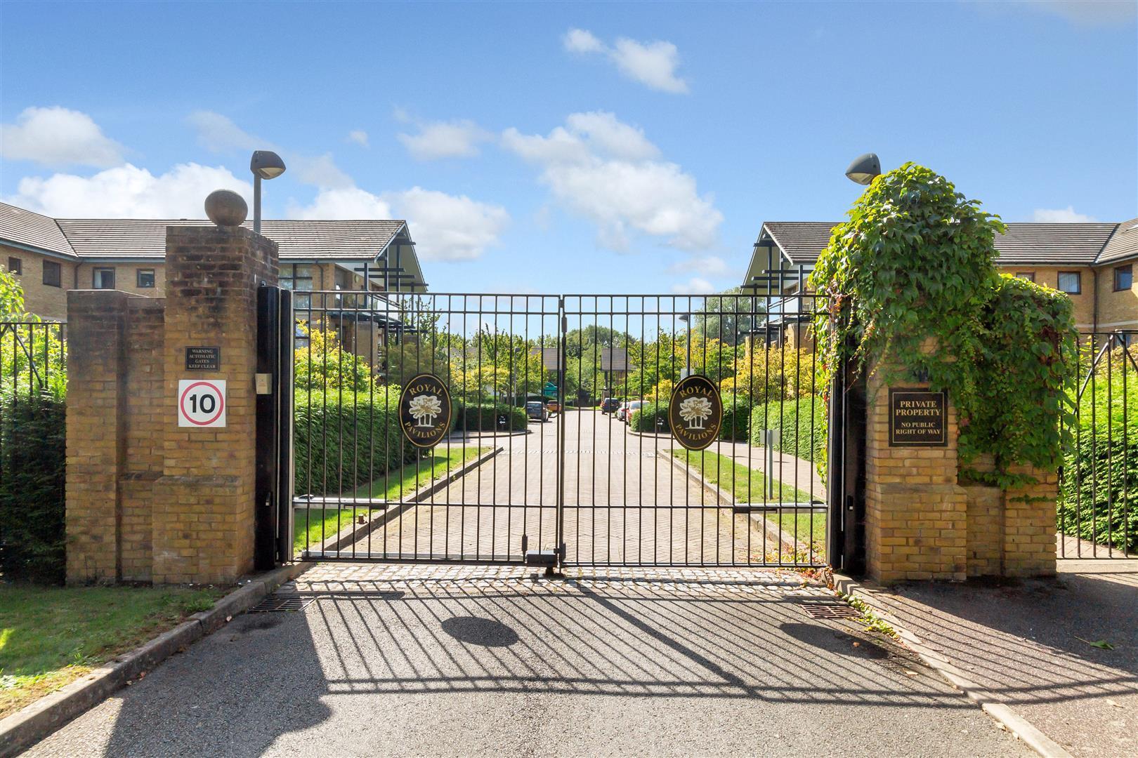 Flat Woodward Place in Loughton