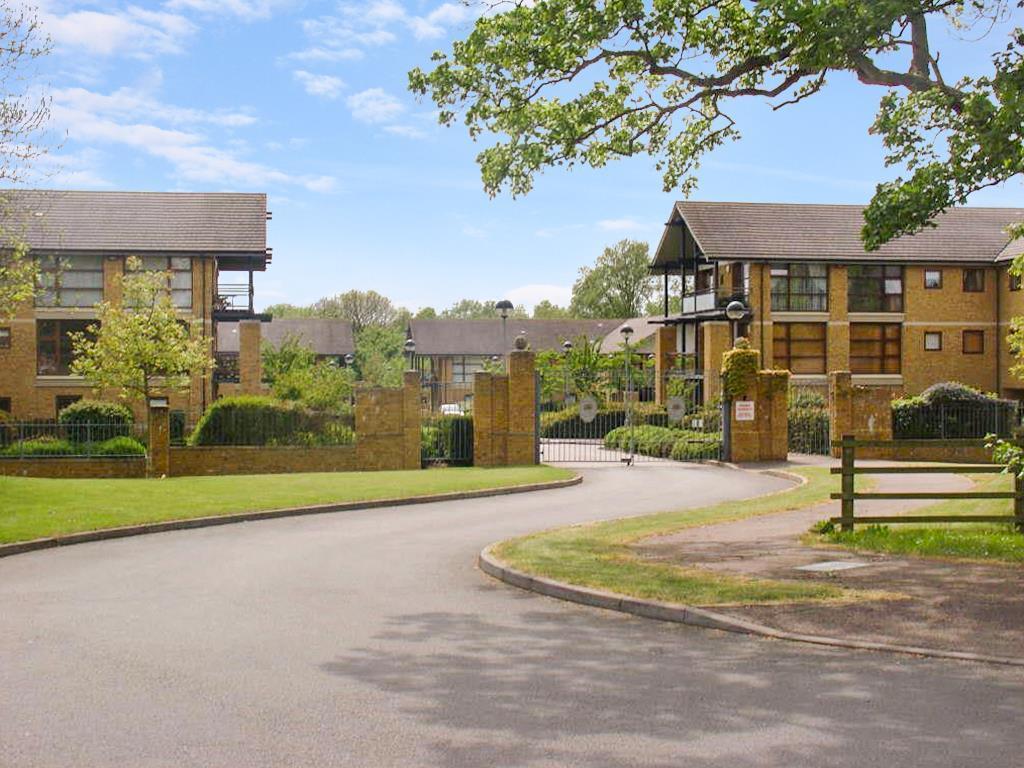 Flat Woodward Place in Loughton