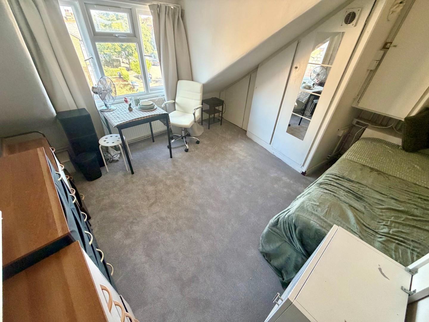 Flat Mountfield Road in Greater London