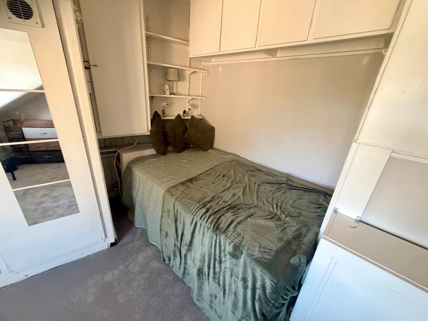 Flat Mountfield Road in Greater London