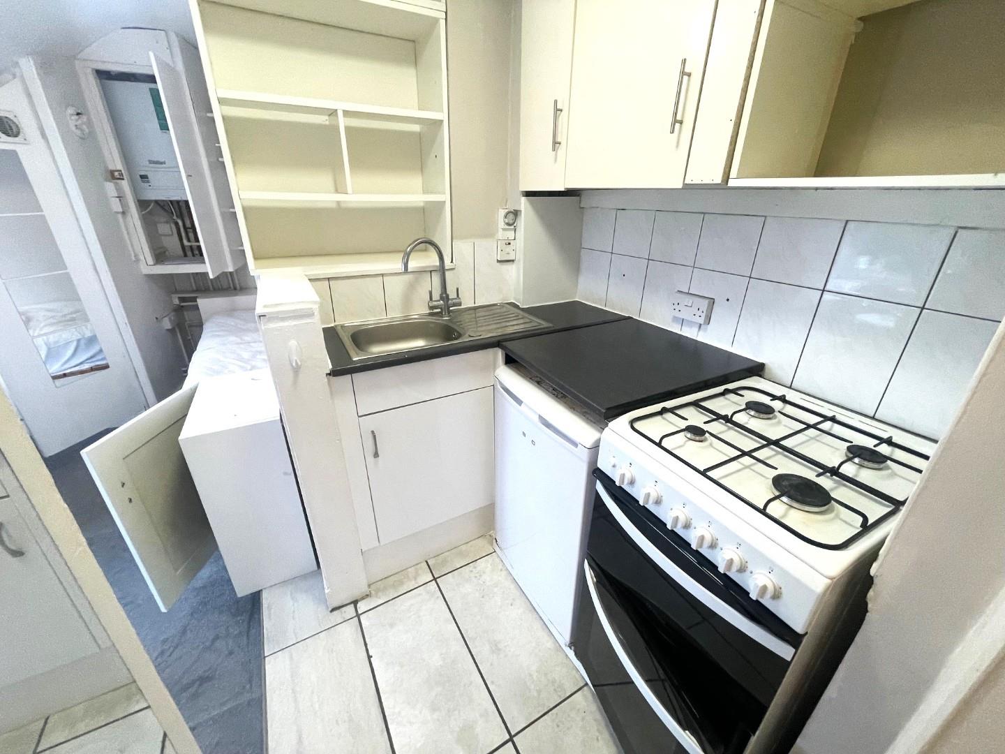 Flat Mountfield Road in Greater London