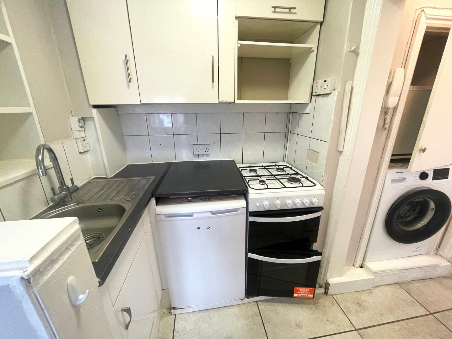Flat Mountfield Road in Greater London