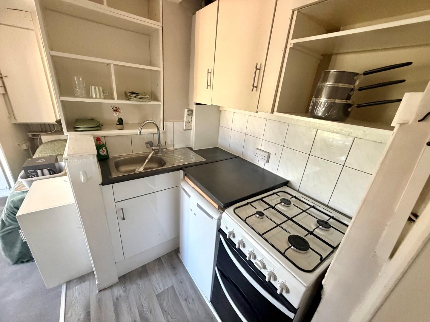 Flat Mountfield Road in Greater London