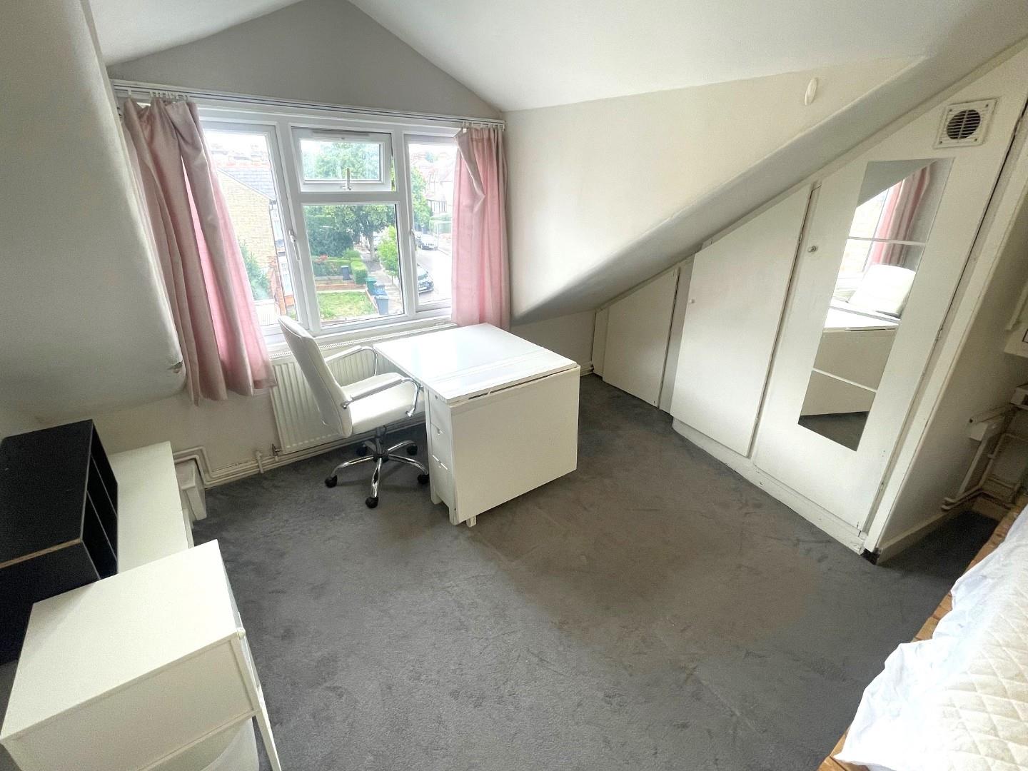 Flat Mountfield Road in Greater London