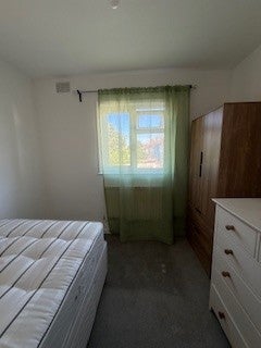 Room Pitfield Way in Greater London