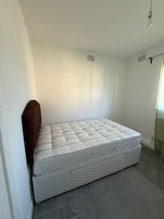 Room Pitfield Way in Greater London
