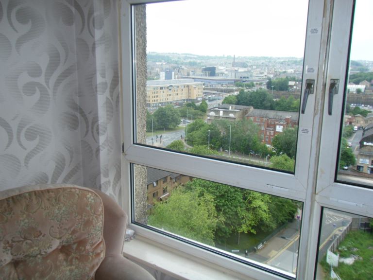 Flat Reyhill Grove in Bradford