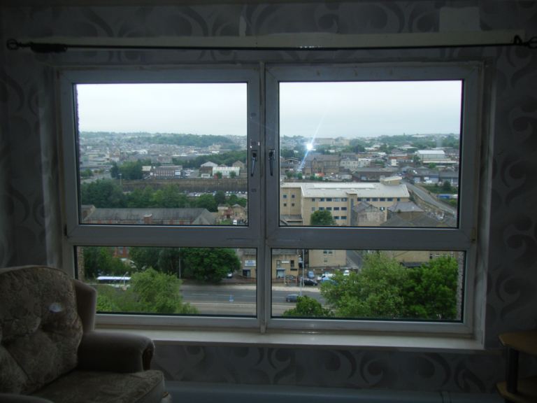 Flat Reyhill Grove in Bradford