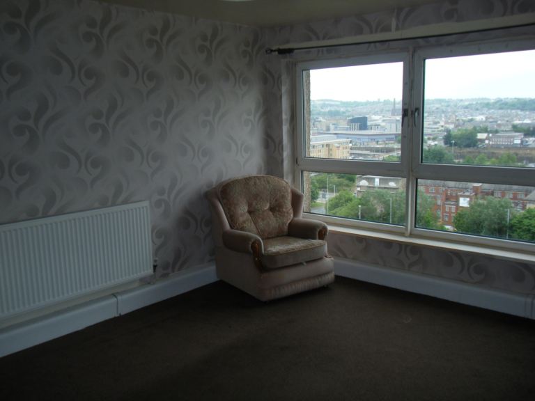 Flat Reyhill Grove in Bradford