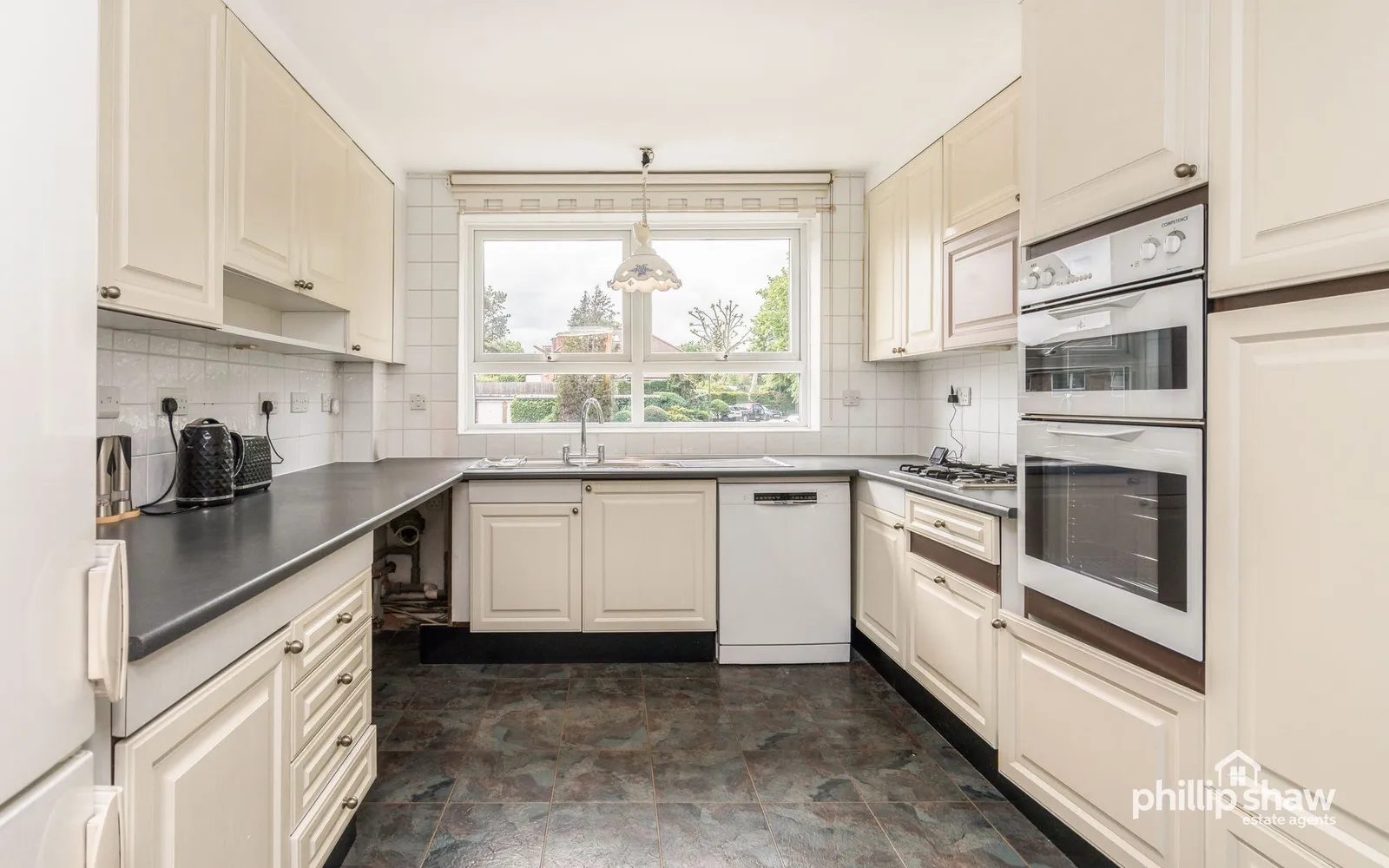 Flat Wolverton Road in Greater London