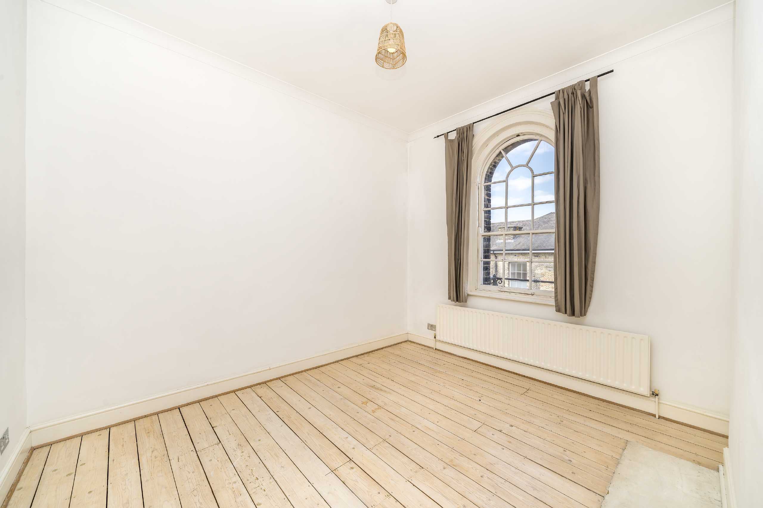 Flat Gilbert Close in Greater London