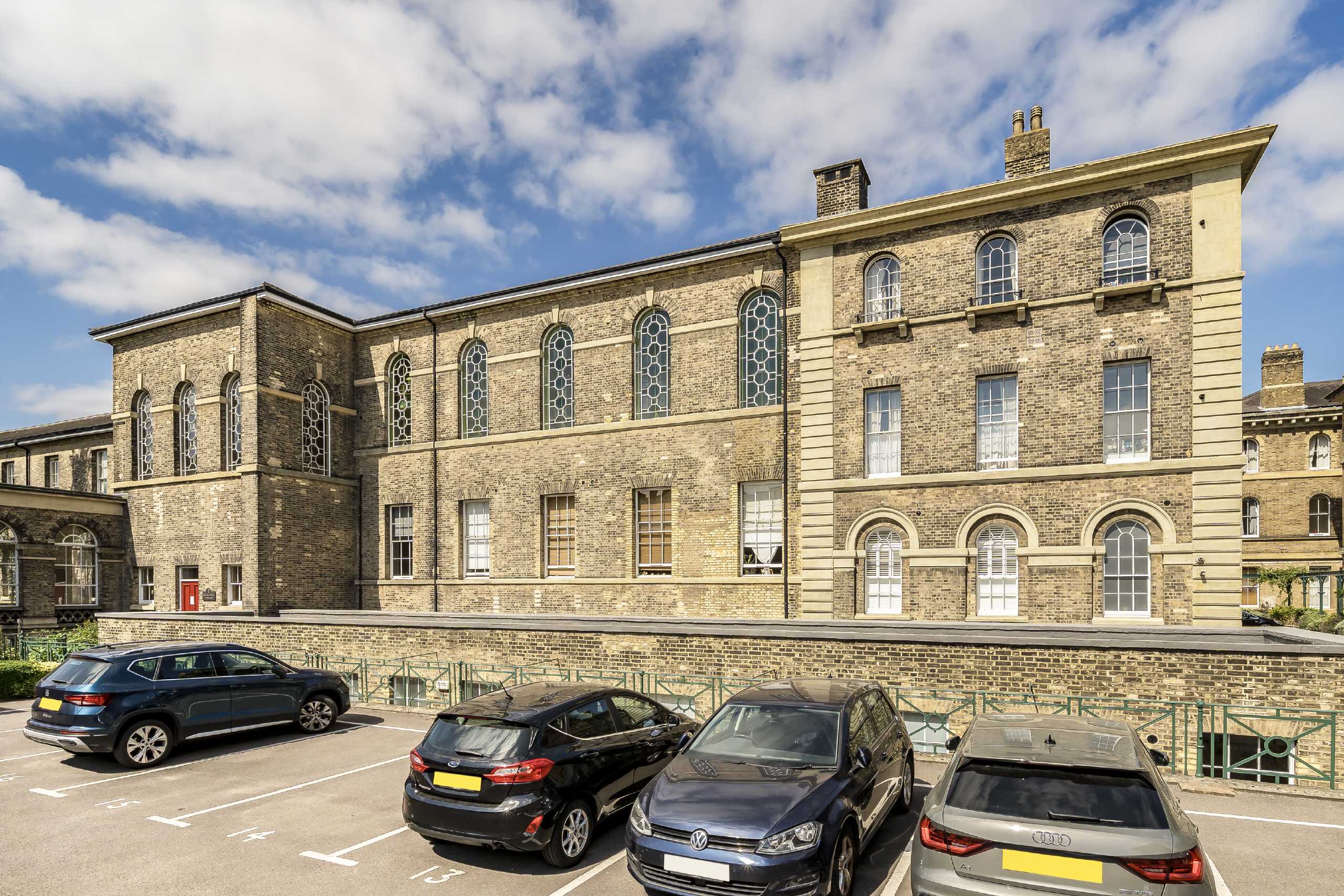 Flat Gilbert Close in Greater London