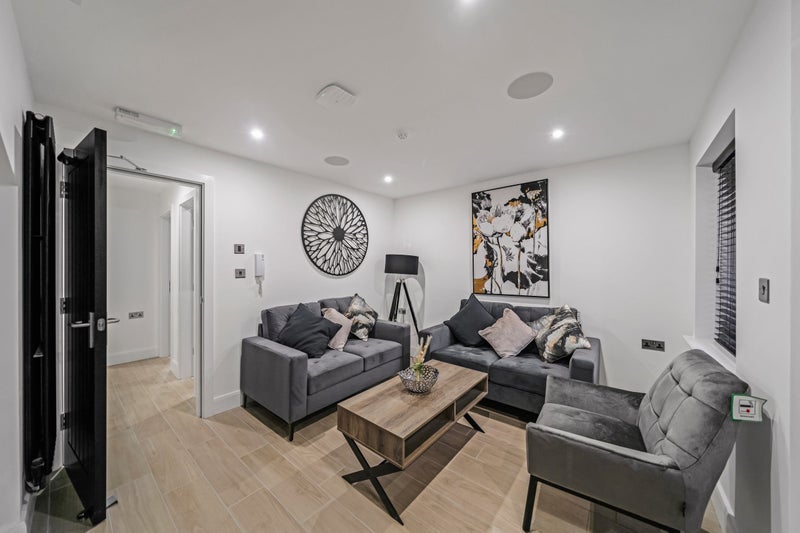 Room Kelso Road in Liverpool