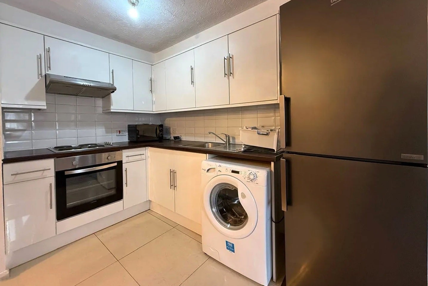 Flat Ambassador Square in Greater London
