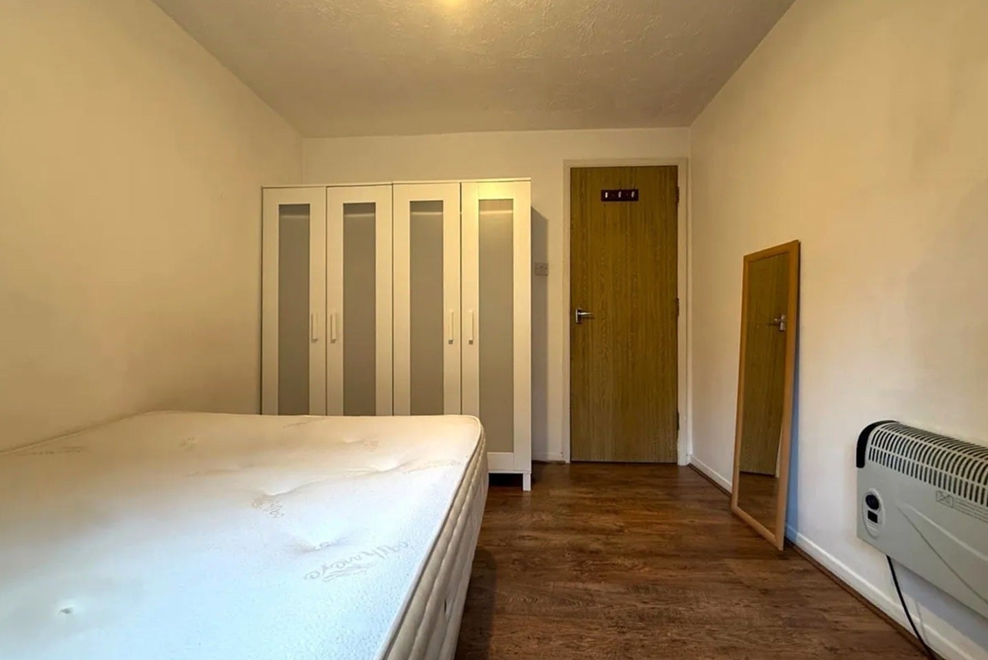 Flat Ambassador Square in Greater London