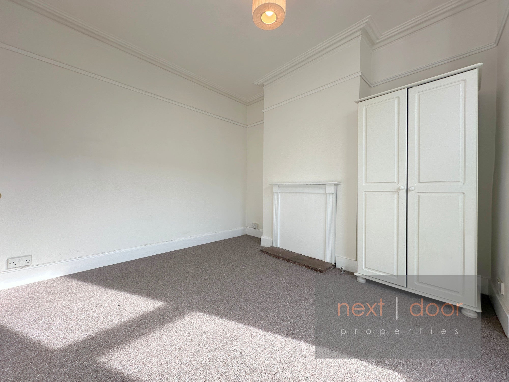 Flat Longhurst Road in Greater London