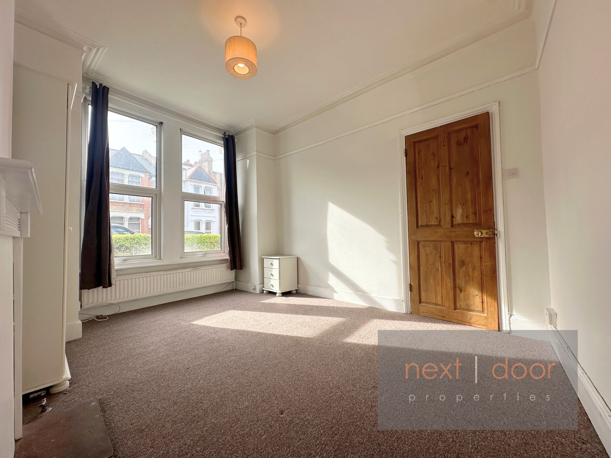 Flat Longhurst Road in Greater London