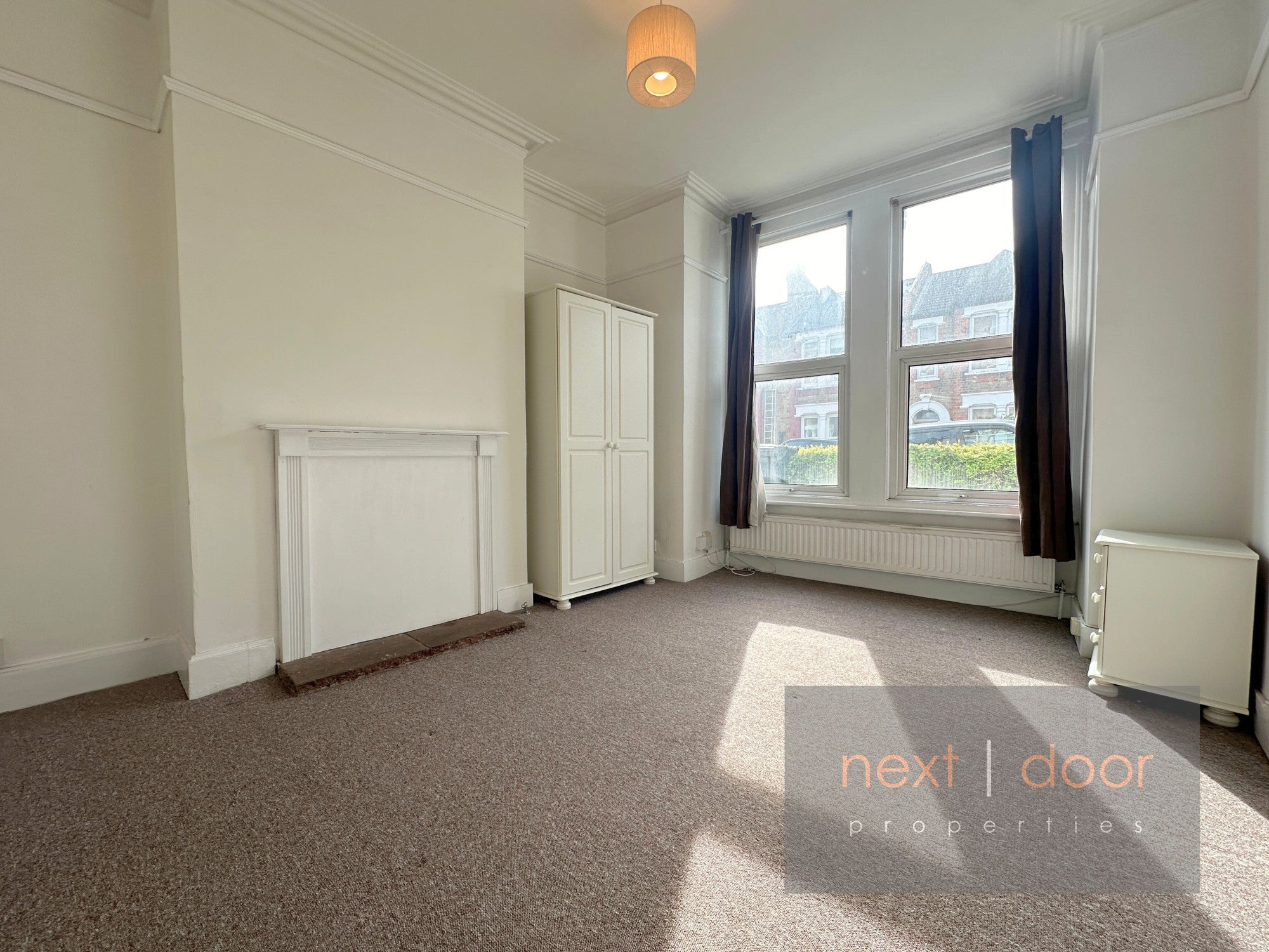 Flat Longhurst Road in Greater London