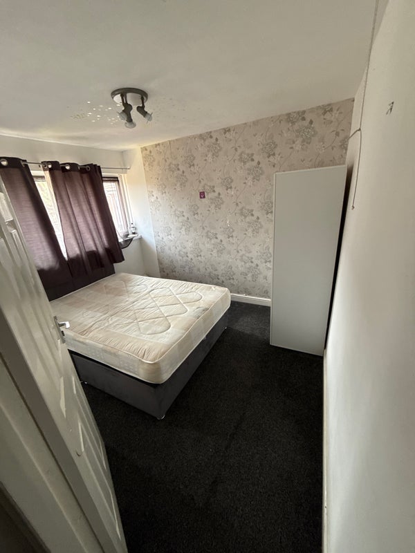 Room Briarbank Walk in Nottingham
