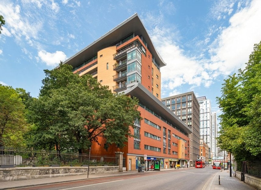 Flat City Road in Greater London