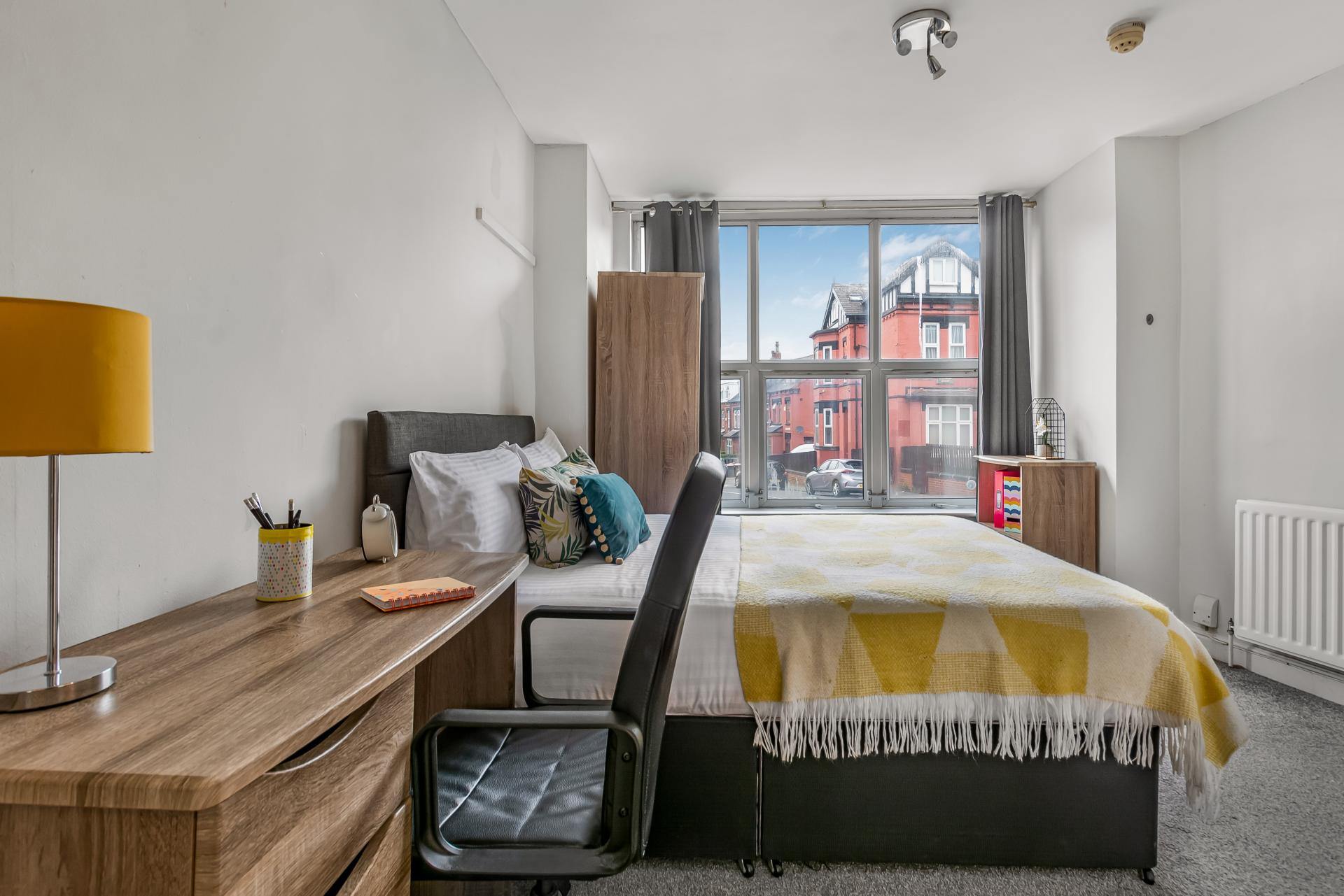 Flat Brudenell Avenue in Leeds