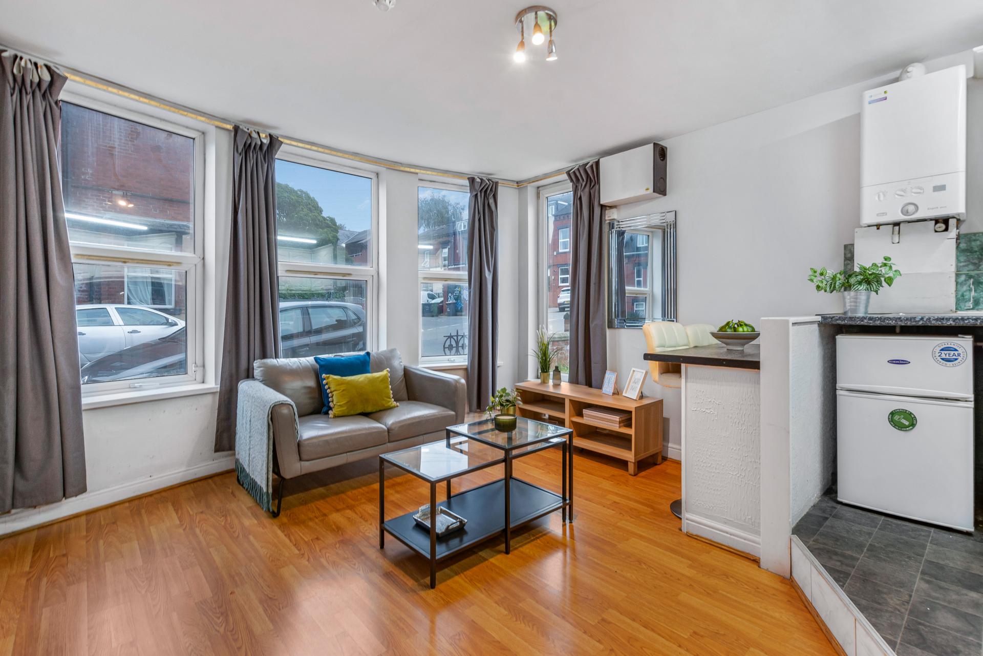Flat Brudenell Avenue in Leeds