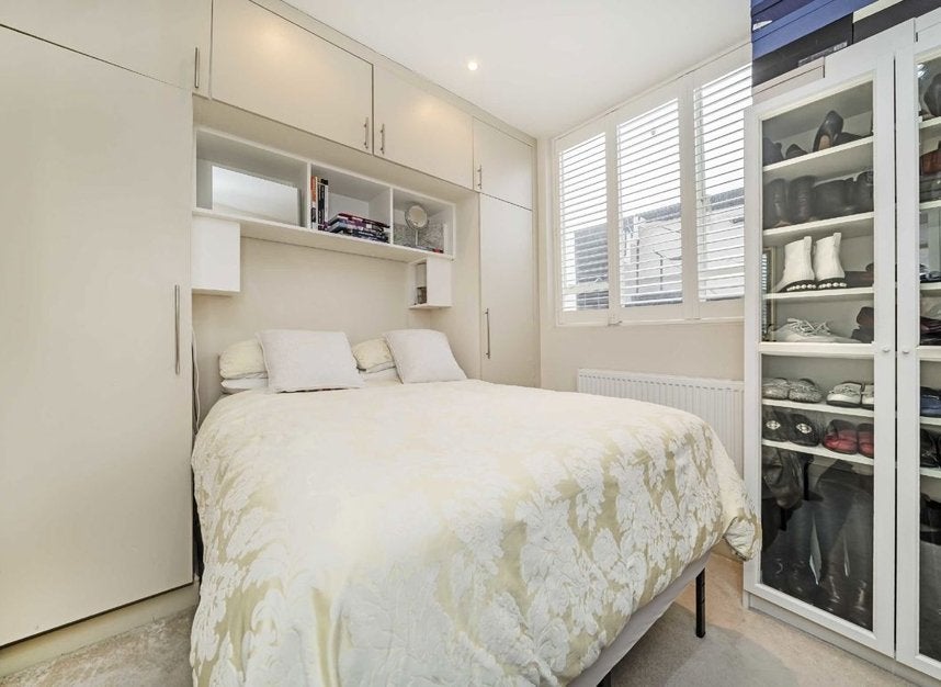 Flat Cumberland Street in City of Westminster