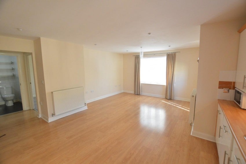 Flat Avocet Close in Rugby