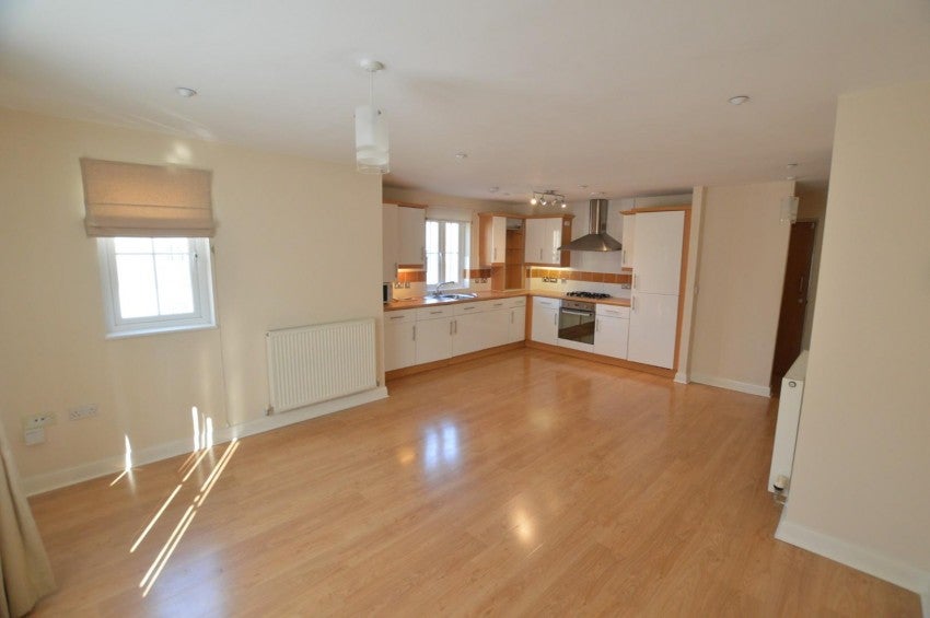 Flat Avocet Close in Rugby