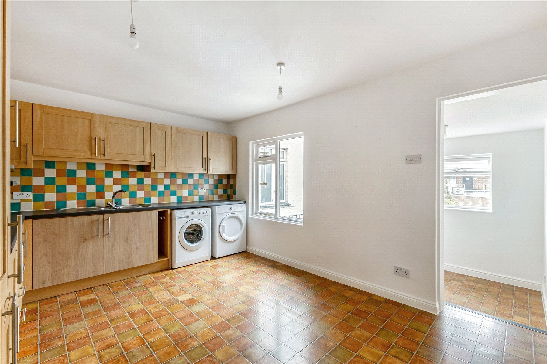 Flat Baker Street in Elmbridge