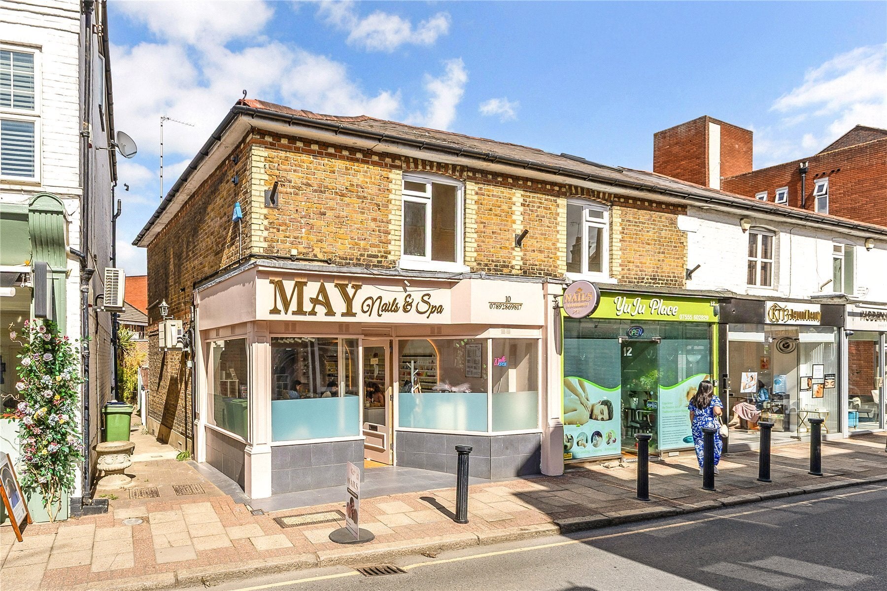 Flat Baker Street in Elmbridge