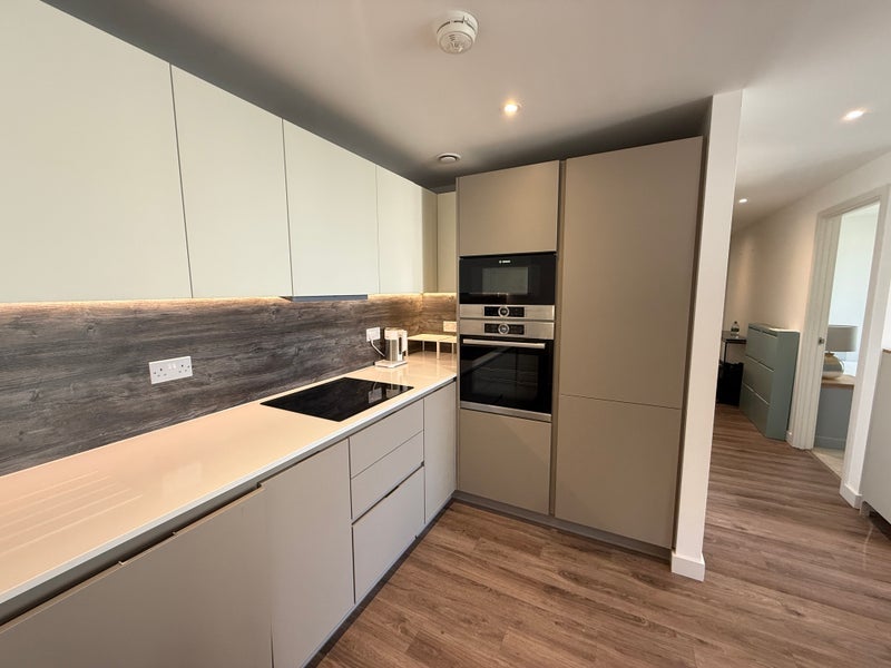 Room Newnton Close in Greater London