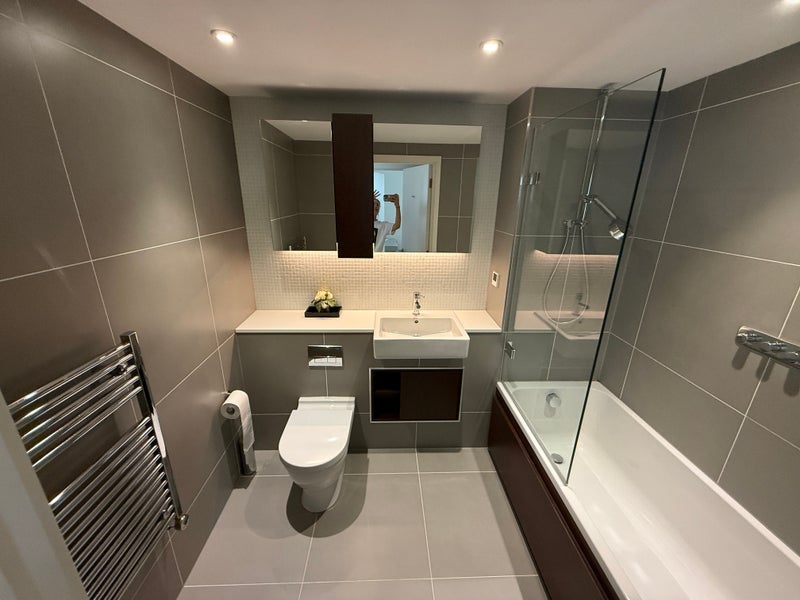 Room Newnton Close in Greater London