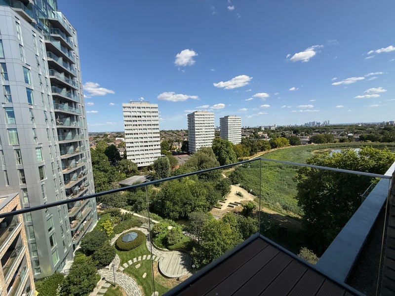 Room Newnton Close in Greater London