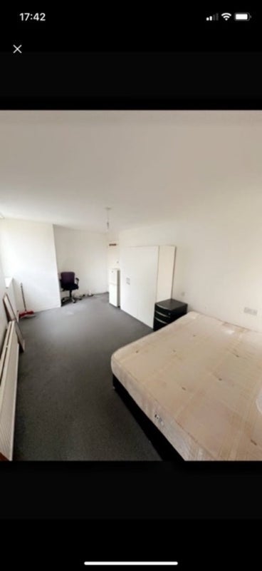 Room Ernest Street in Greater London