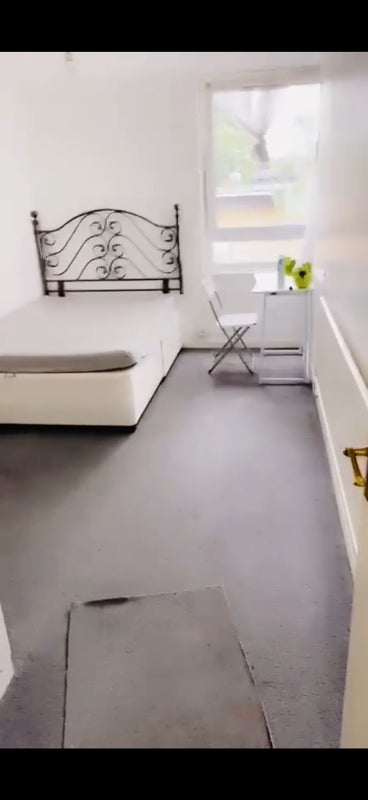 Room Ernest Street in Greater London
