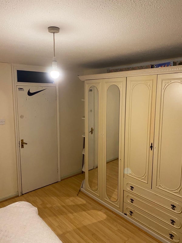 Room Wilkinson Road in Greater London