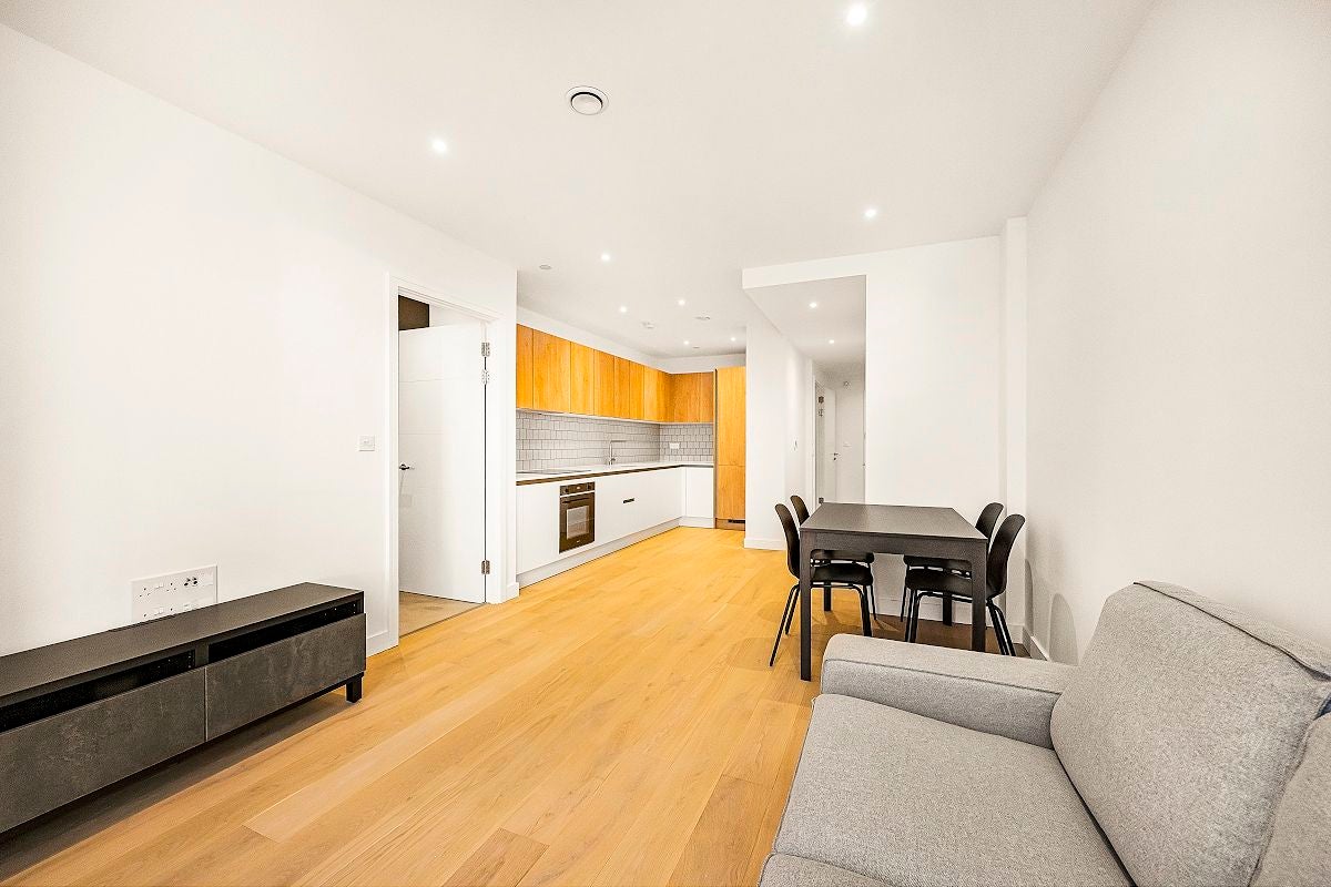 Flat Clarendon Road in Watford