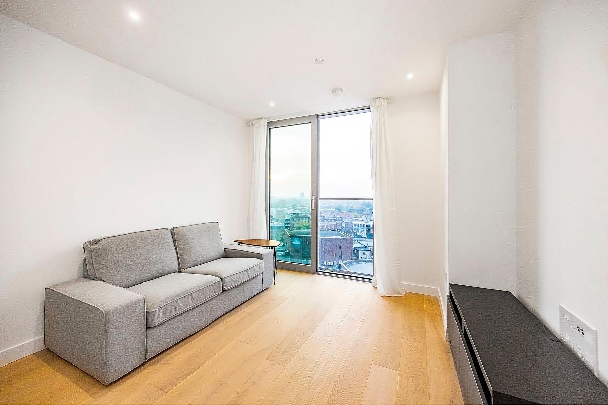 Flat Clarendon Road in Watford
