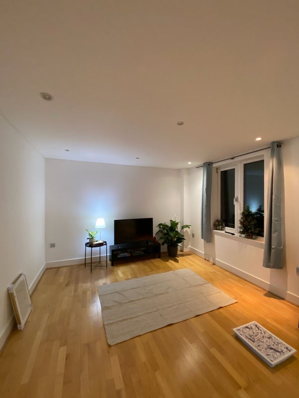 Room Owen Street in Greater London