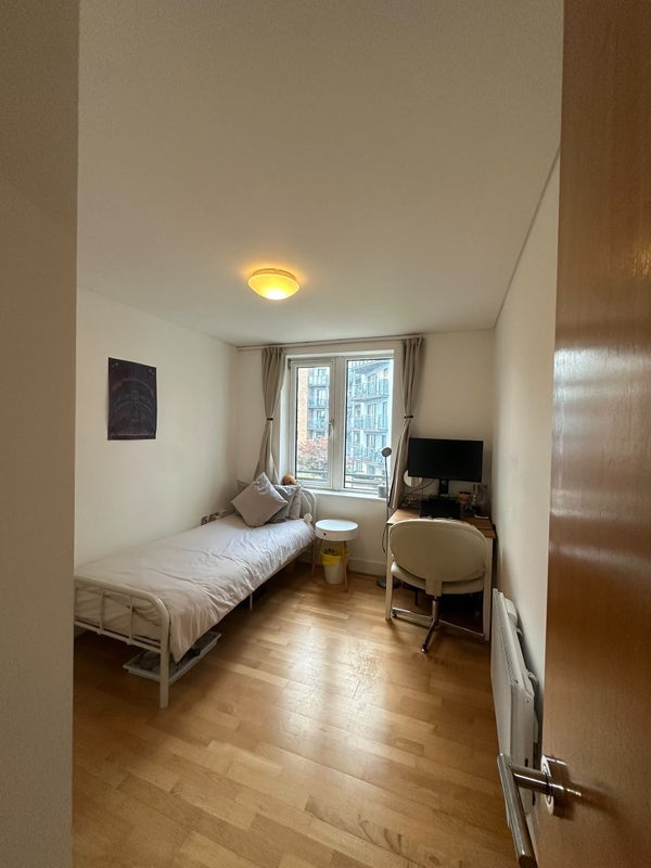 Room Owen Street in Greater London
