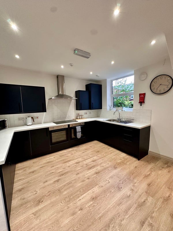 Room Cowley Hill Lane in St Helens