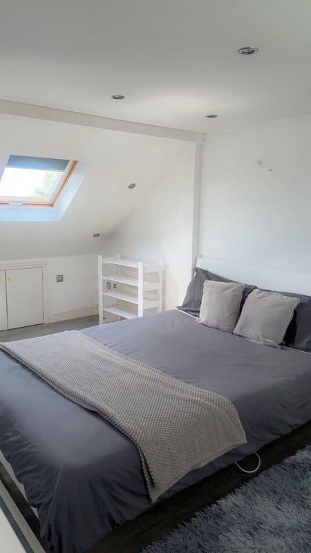 Room Frankland Road in Greater London