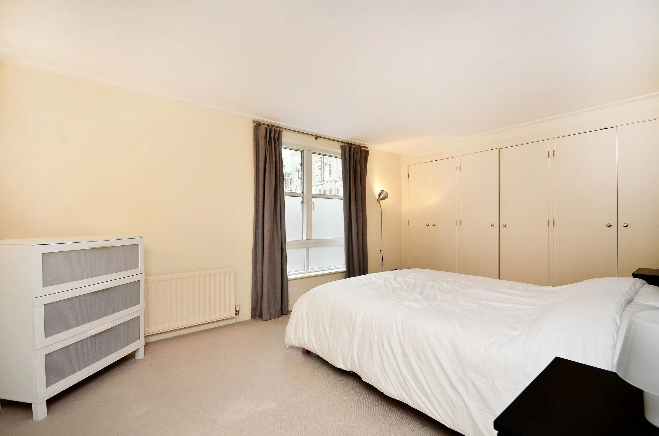 Flat Vauxhall Bridge Road in City of Westminster