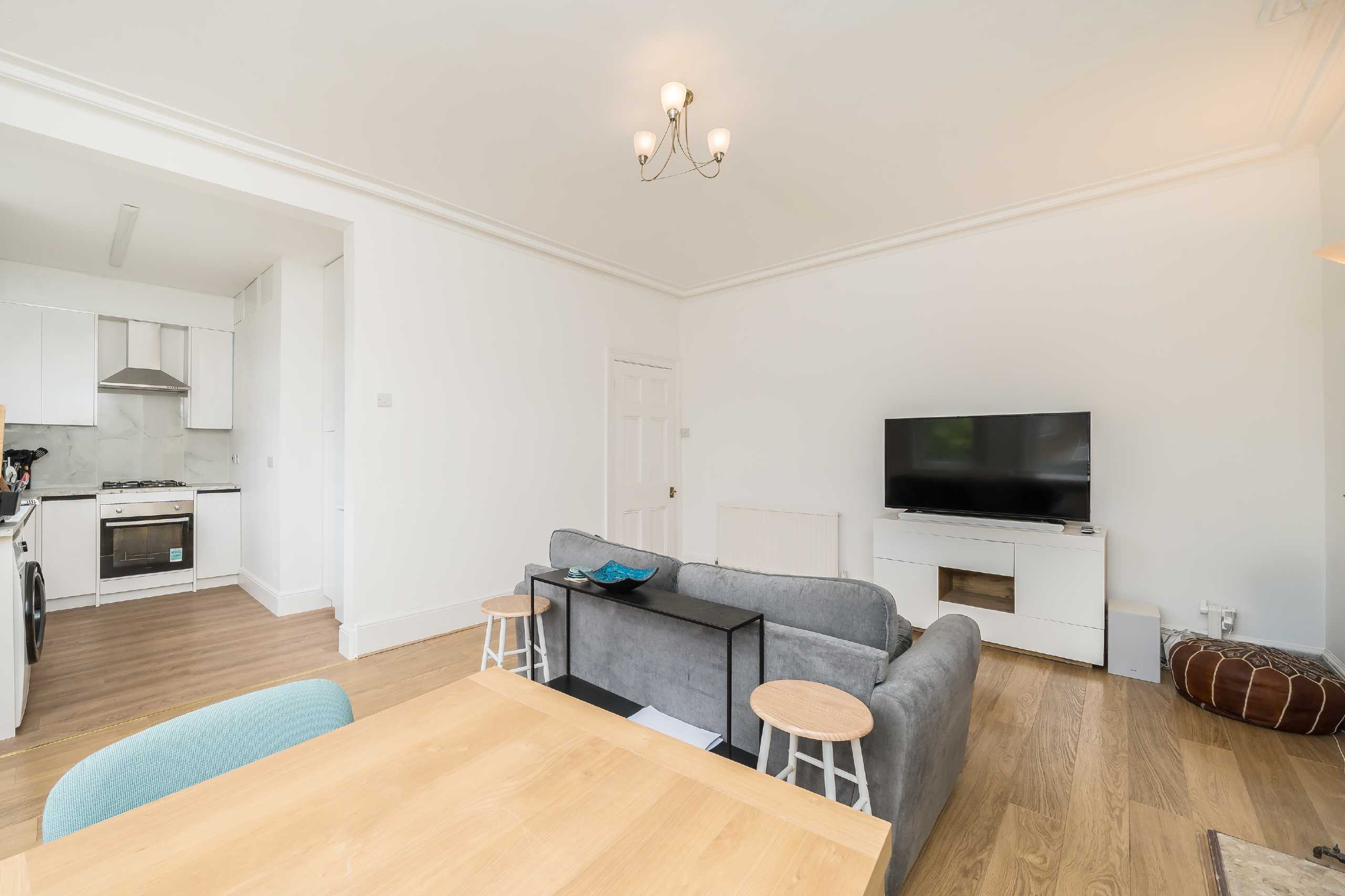 Flat Babington Road in Greater London